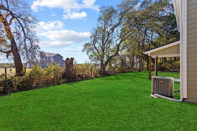 132 Pecan Drive, Pottsboro, TX 75076