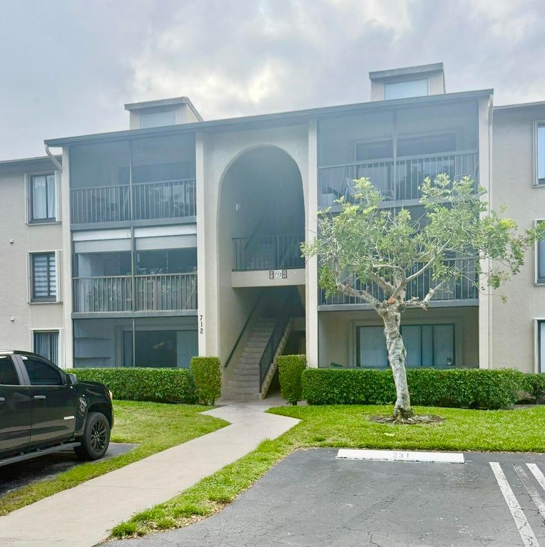 712 Sunny Pine Way E3, Greenacres, FL 33415