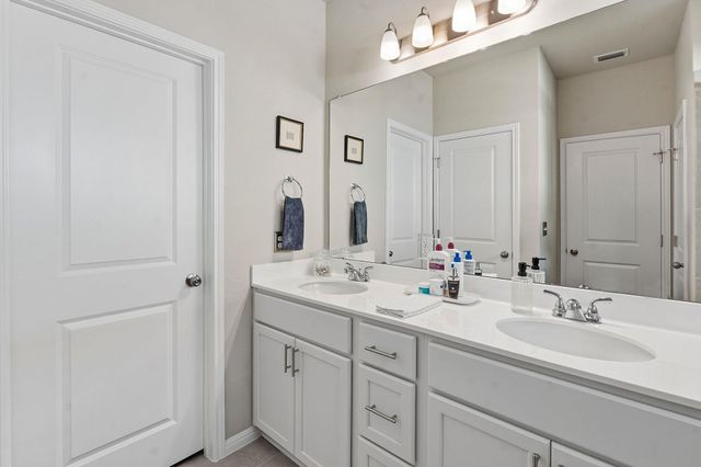 6026 Marsh LN, Buda, TX 78610