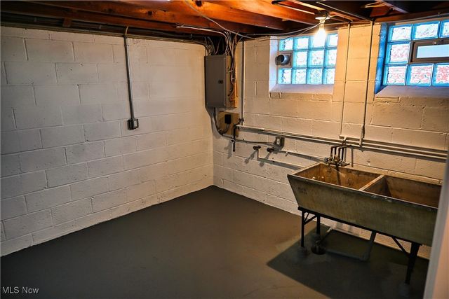 6302 W 54th Street, Parma, OH 44129