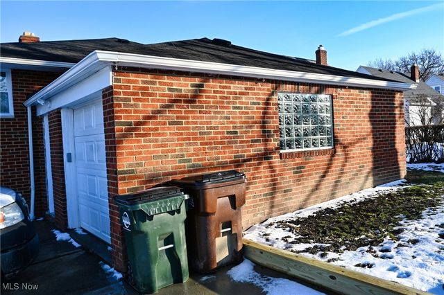 6302 W 54th Street, Parma, OH 44129