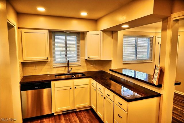 6302 W 54th Street, Parma, OH 44129