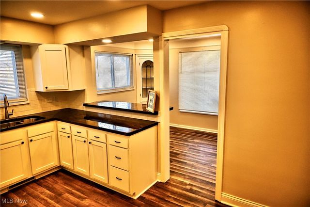 6302 W 54th Street, Parma, OH 44129