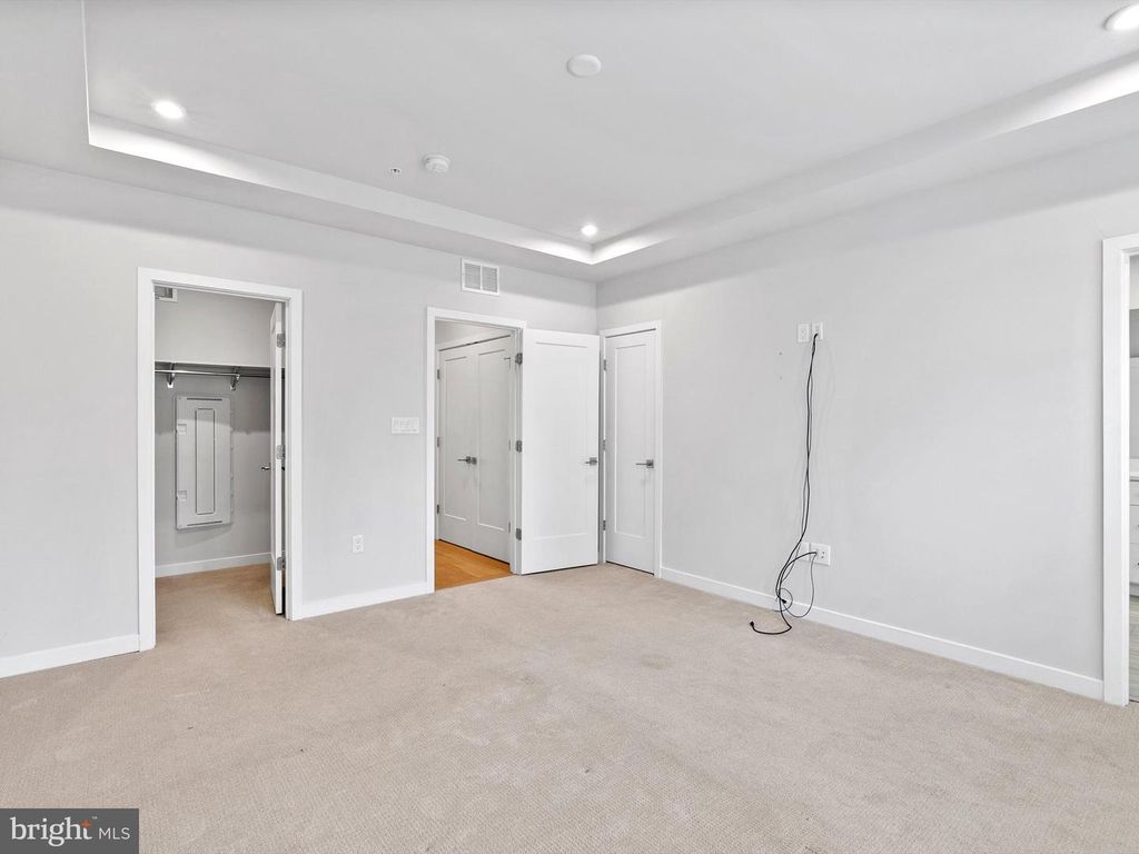 7465 BACKETT WOOD TER #1215, Mclean, VA 22102