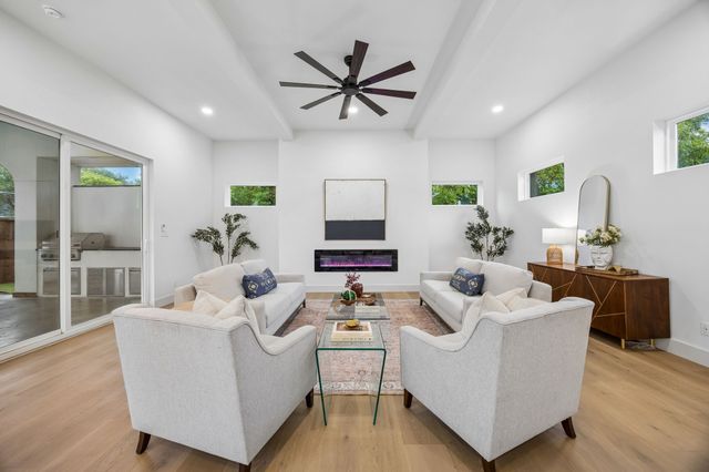 3027 Brooklyndell Avenue, Dallas, TX 75211