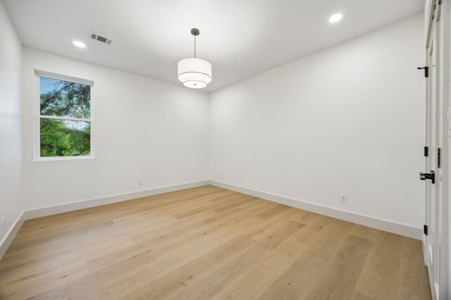3027 Brooklyndell Avenue, Dallas, TX 75211