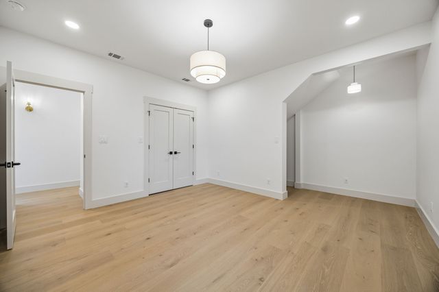 3027 Brooklyndell Avenue, Dallas, TX 75211