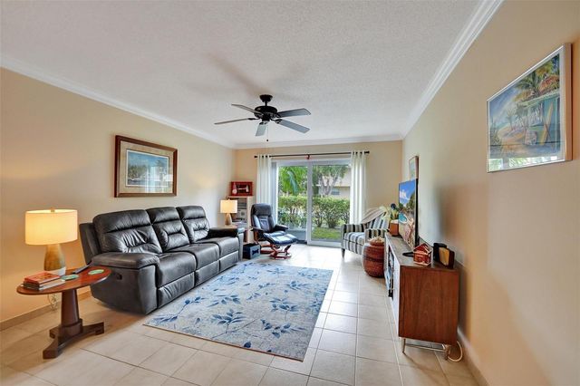 860 SE 6th Avenue 402, Deerfield Beach, FL 33441