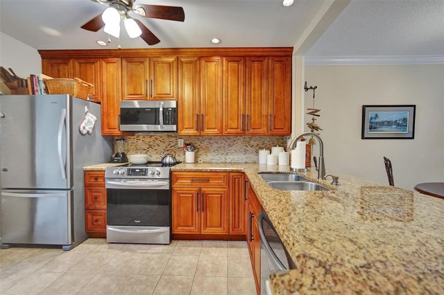 860 SE 6th Avenue 402, Deerfield Beach, FL 33441