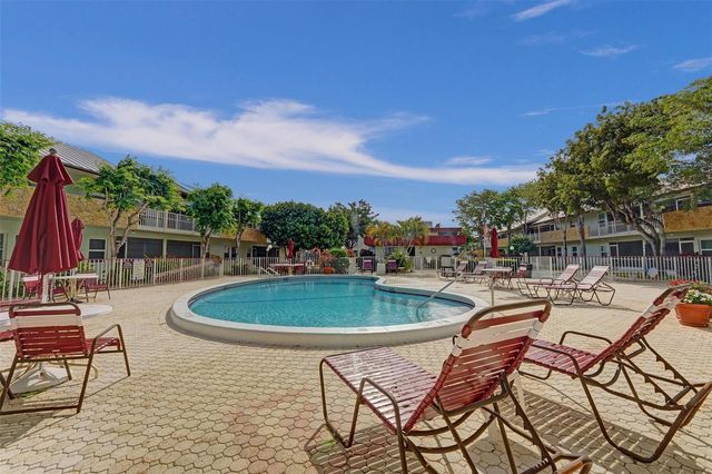 860 SE 6th Avenue 402, Deerfield Beach, FL 33441