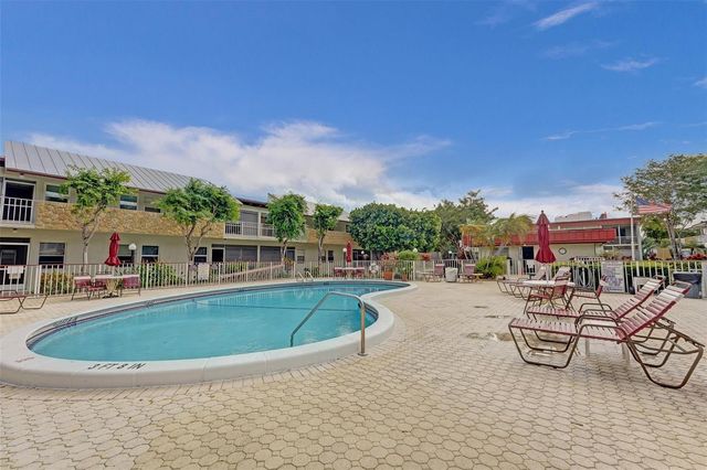 860 SE 6th Avenue 402, Deerfield Beach, FL 33441