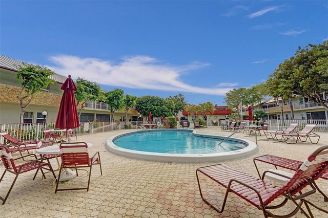 860 SE 6th Avenue 402, Deerfield Beach, FL 33441
