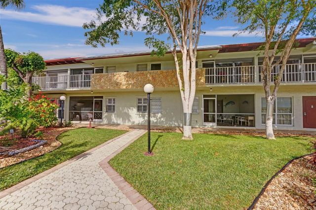860 SE 6th Avenue 402, Deerfield Beach, FL 33441