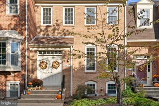 10415 CARRIAGEPARK CT, Fairfax, VA 22032