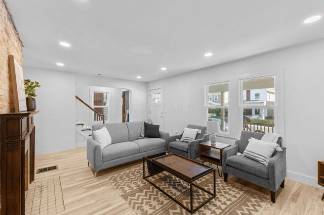 738 E Deshler Avenue, Columbus, OH 43206