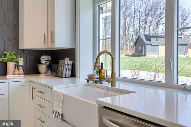 109 LILLY RD, Honey Brook, PA 19344