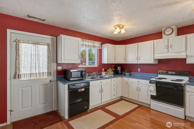 2928 Dover Street, Longview, WA 98632