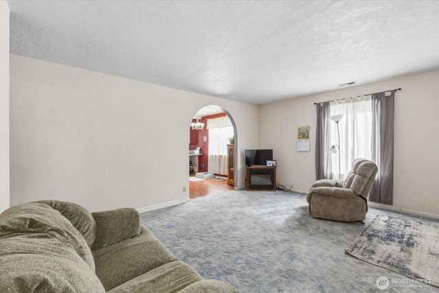 2928 Dover Street, Longview, WA 98632