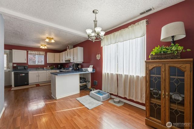 2928 Dover Street, Longview, WA 98632