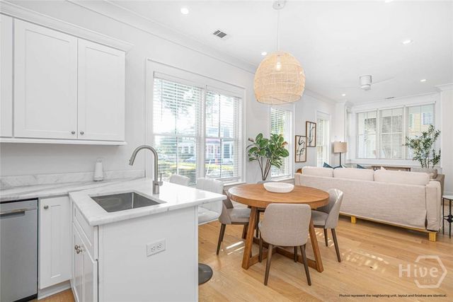 218 W 43rd Street, Savannah, GA 31401