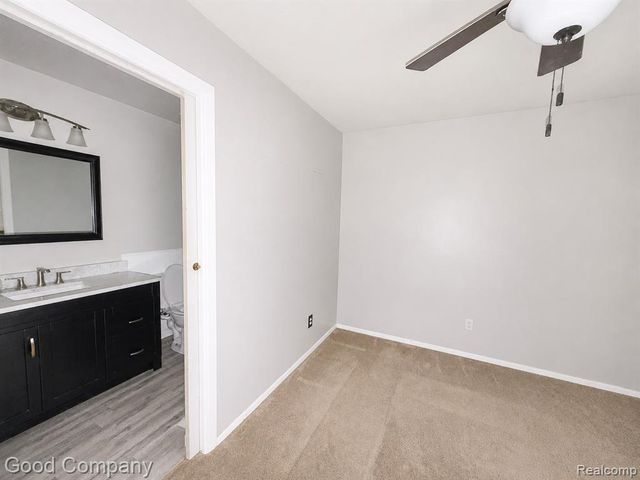 656 E Hudson Avenue, Madison Heights, MI 48071
