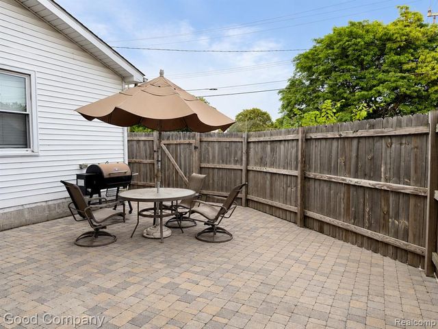 656 E Hudson Avenue, Madison Heights, MI 48071