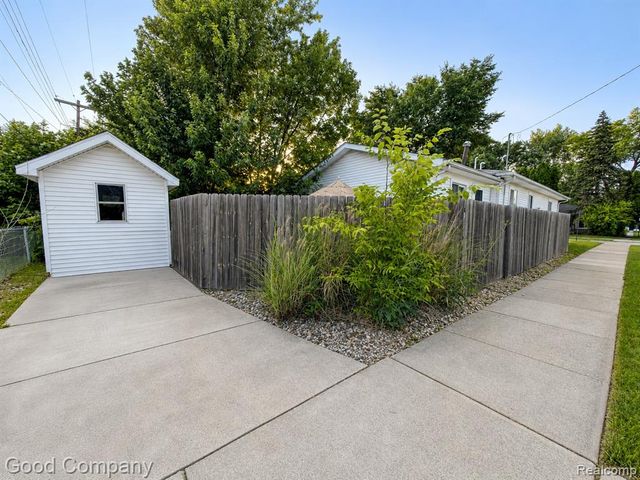 656 E Hudson Avenue, Madison Heights, MI 48071