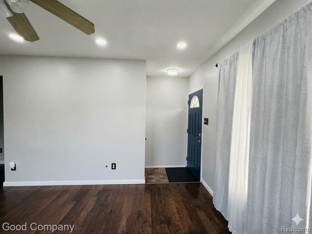 656 E Hudson Avenue, Madison Heights, MI 48071