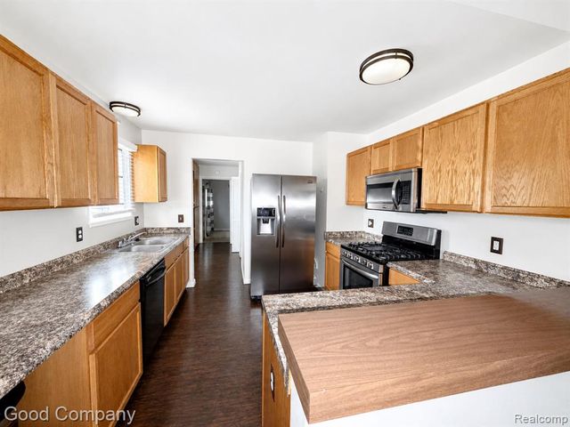 656 E Hudson Avenue, Madison Heights, MI 48071