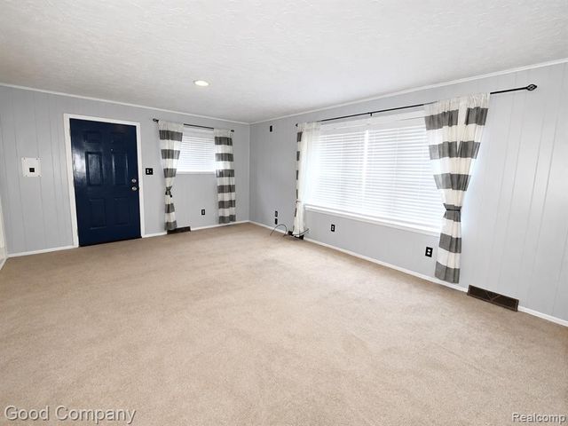 656 E Hudson Avenue, Madison Heights, MI 48071