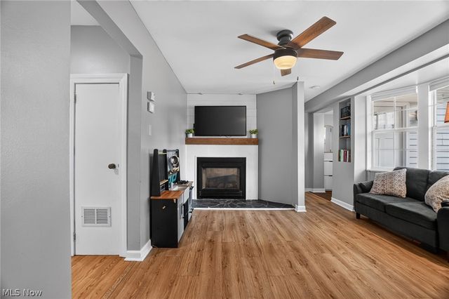 13772 Carlton Street, Burton, OH 44021