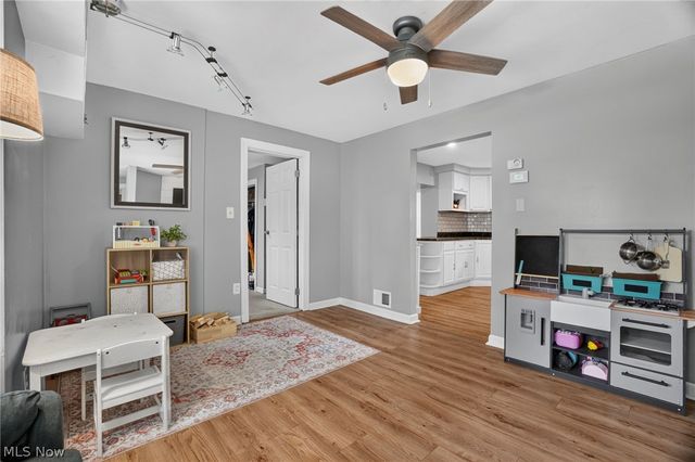 13772 Carlton Street, Burton, OH 44021