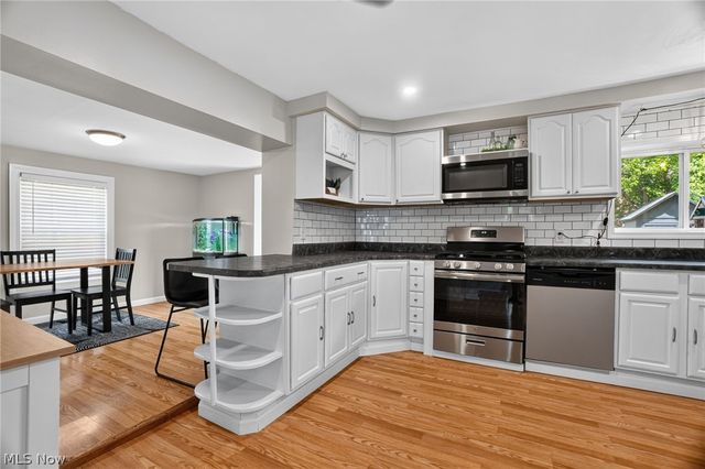13772 Carlton Street, Burton, OH 44021