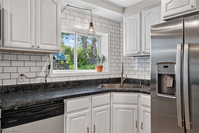 13772 Carlton Street, Burton, OH 44021