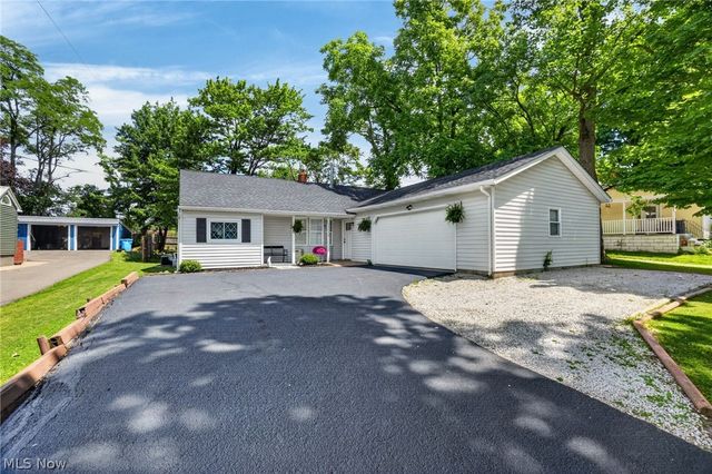 13772 Carlton Street, Burton, OH 44021
