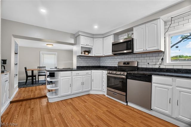 13772 Carlton Street, Burton, OH 44021