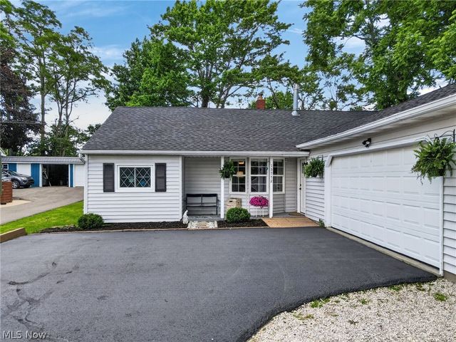 13772 Carlton Street, Burton, OH 44021
