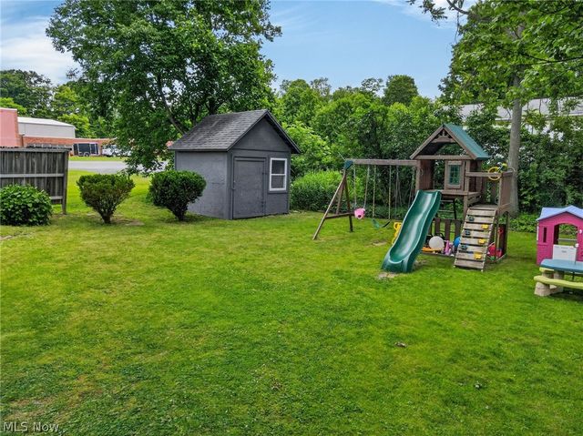 13772 Carlton Street, Burton, OH 44021