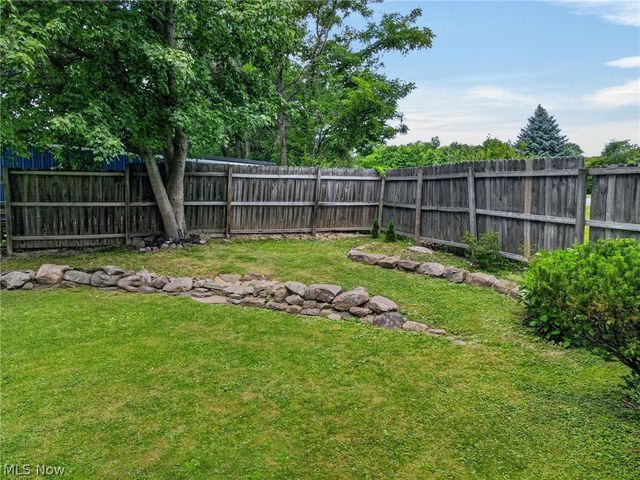 13772 Carlton Street, Burton, OH 44021