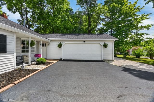 13772 Carlton Street, Burton, OH 44021