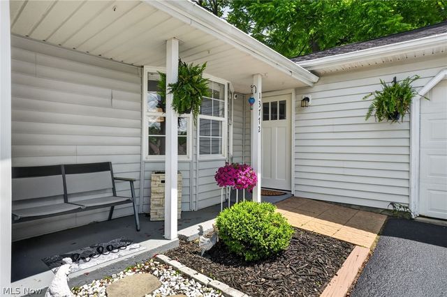 13772 Carlton Street, Burton, OH 44021