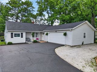 13772 Carlton Street, Burton, OH 44021