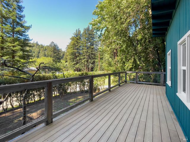 20719 Foothill Dr, Monte Rio, CA 95462