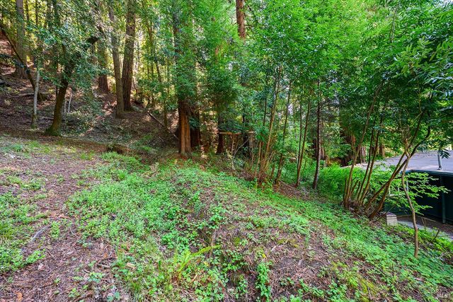 20719 Foothill Dr, Monte Rio, CA 95462