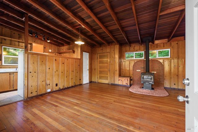 20719 Foothill Dr, Monte Rio, CA 95462