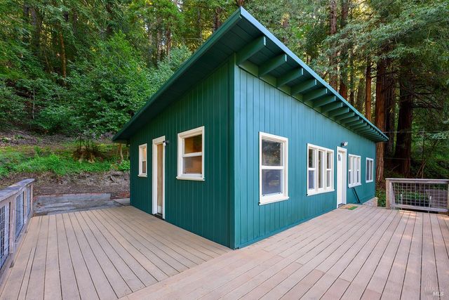 20719 Foothill Dr, Monte Rio, CA 95462