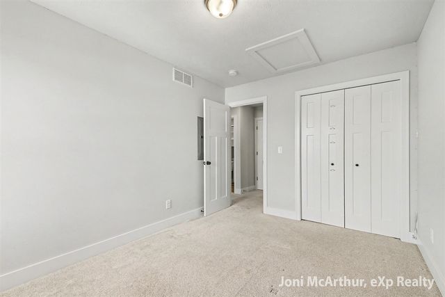 6652 S South Square Lane 49, Rockford, MI 49341