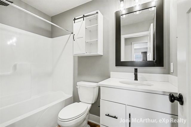 6652 S South Square Lane 49, Rockford, MI 49341