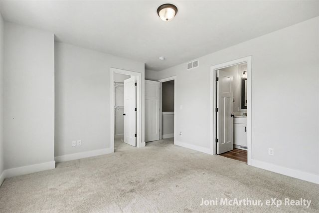 6652 S South Square Lane 49, Rockford, MI 49341