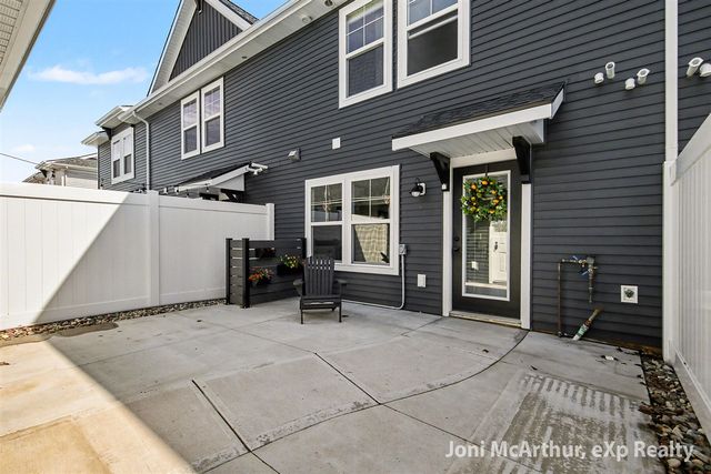 6652 S South Square Lane 49, Rockford, MI 49341